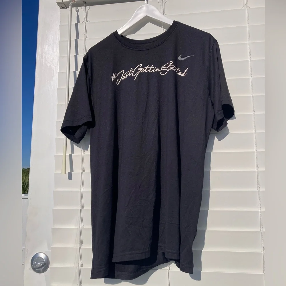 NIKE Just Getting Started Short Sleeve Dri-FIT T-Shirt - XL